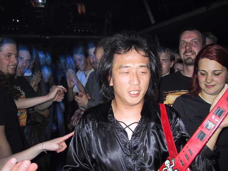 on tour with Spock's Beard: Ryo - solo